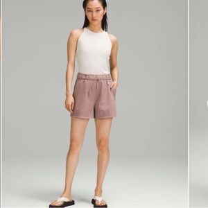 Lululemon Cinchable Waist High-Rise Woven Short 3.5"
Twilight Rose